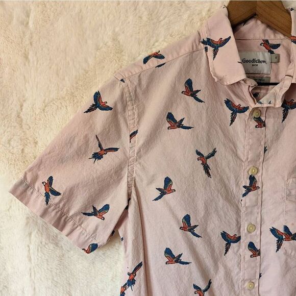 Light Pink Men's Button Down Parrot Shirt Standard Fit Size Small - Picture 2 of 6